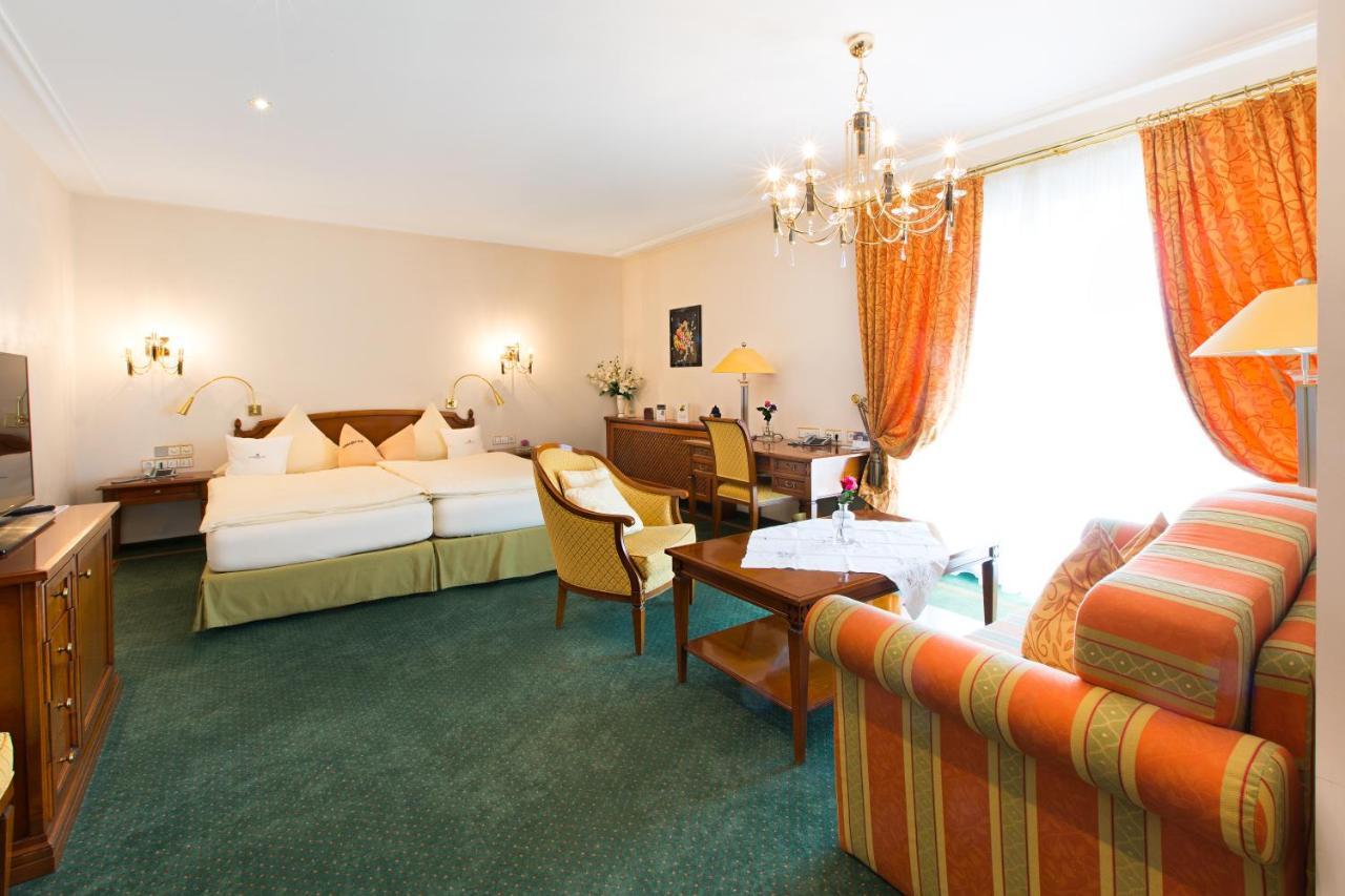 Akzent Hotel Restaurant Altdorfer Hof ไวน์การ์เทิน ภายนอก รูปภาพ