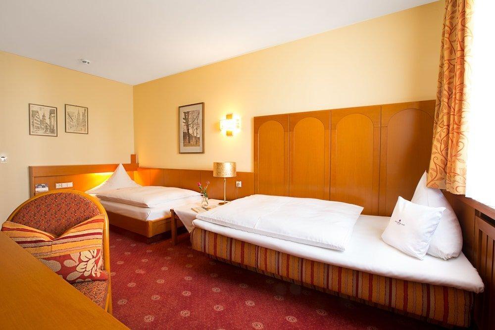 Akzent Hotel Restaurant Altdorfer Hof ไวน์การ์เทิน ภายนอก รูปภาพ