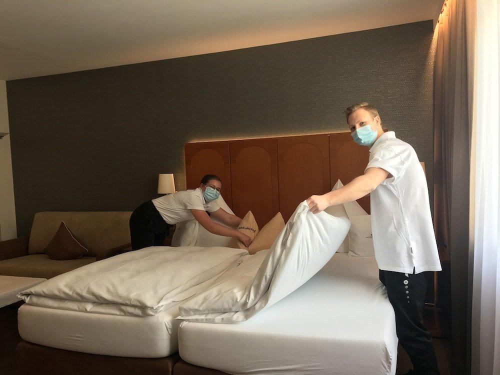 Akzent Hotel Restaurant Altdorfer Hof ไวน์การ์เทิน ภายนอก รูปภาพ
