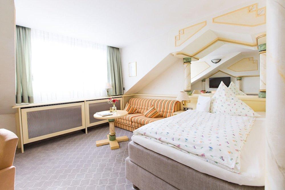 Akzent Hotel Restaurant Altdorfer Hof ไวน์การ์เทิน ภายนอก รูปภาพ