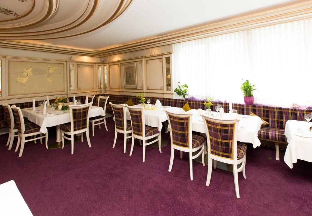 Akzent Hotel Restaurant Altdorfer Hof ไวน์การ์เทิน ภายนอก รูปภาพ