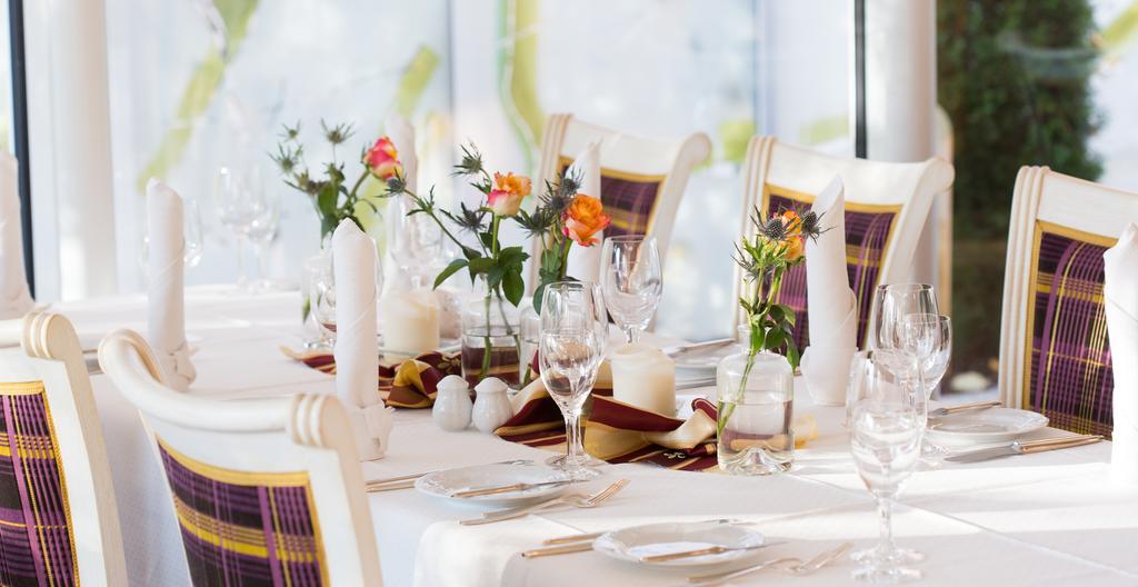 Akzent Hotel Restaurant Altdorfer Hof ไวน์การ์เทิน ภายนอก รูปภาพ