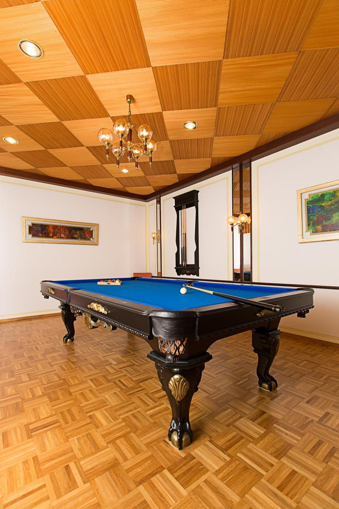 Akzent Hotel Restaurant Altdorfer Hof ไวน์การ์เทิน ภายนอก รูปภาพ