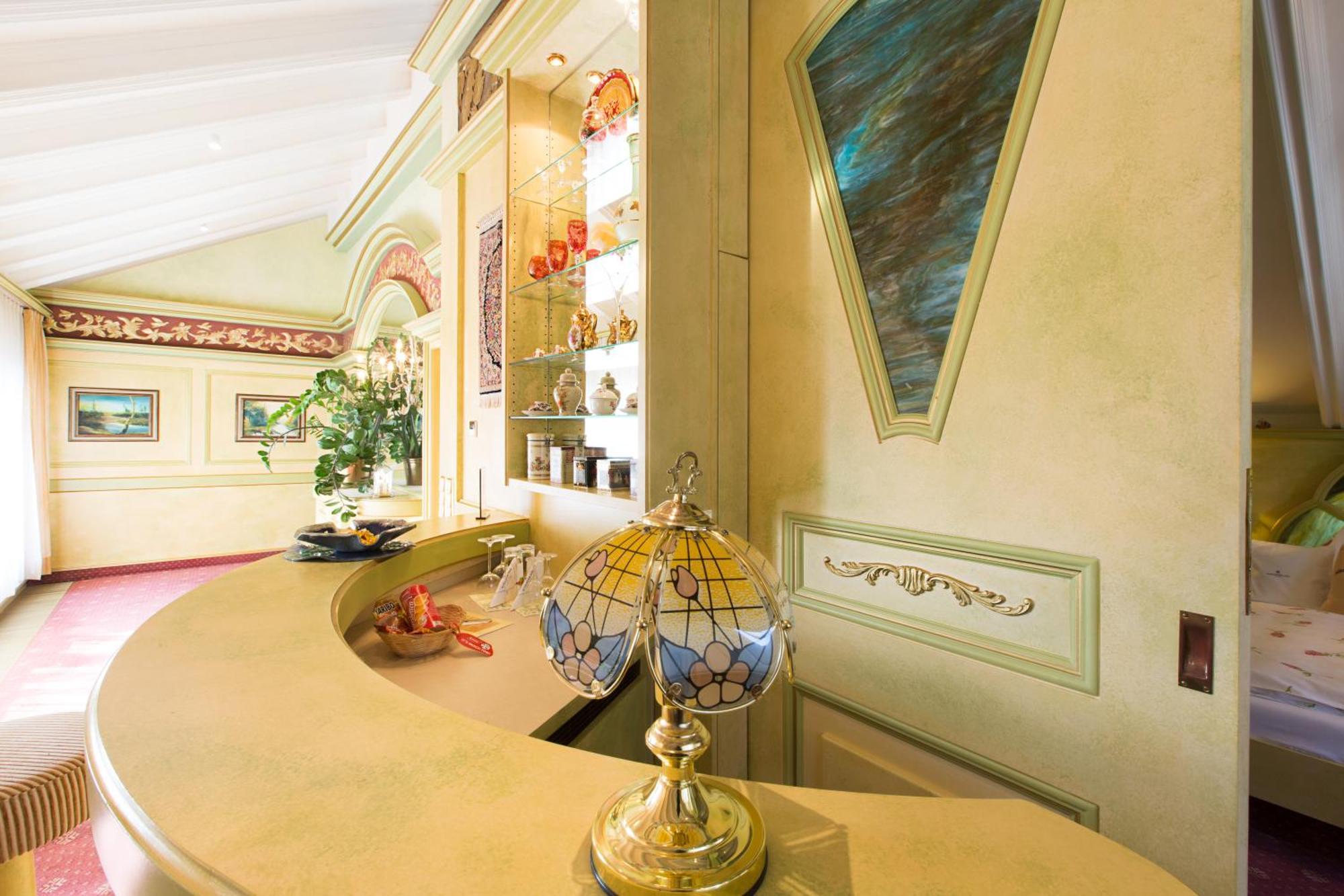 Akzent Hotel Restaurant Altdorfer Hof ไวน์การ์เทิน ภายนอก รูปภาพ