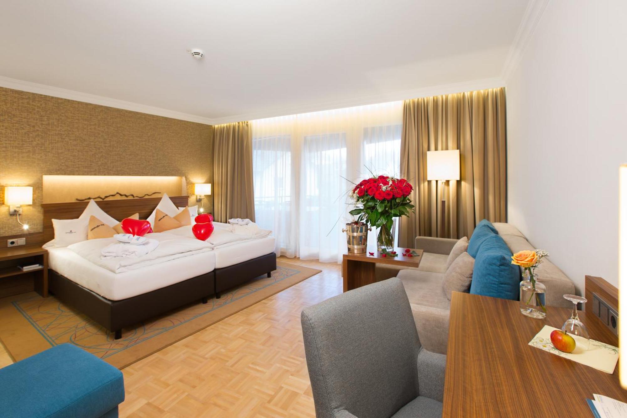 Akzent Hotel Restaurant Altdorfer Hof ไวน์การ์เทิน ภายนอก รูปภาพ
