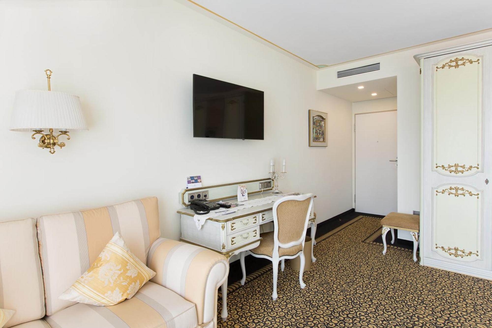 Akzent Hotel Restaurant Altdorfer Hof ไวน์การ์เทิน ภายนอก รูปภาพ