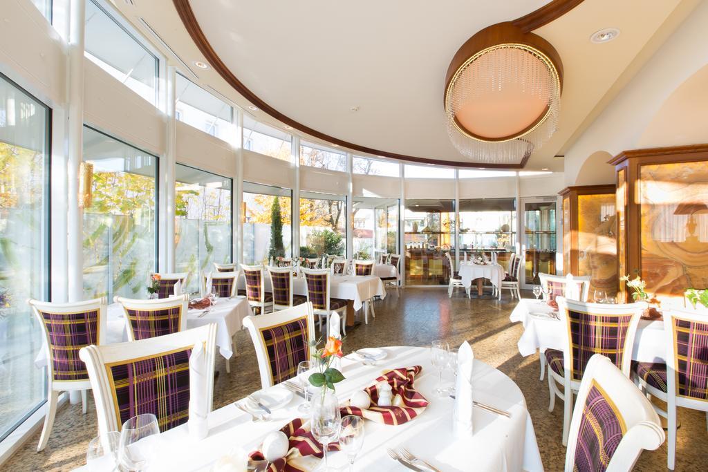 Akzent Hotel Restaurant Altdorfer Hof ไวน์การ์เทิน ภายนอก รูปภาพ