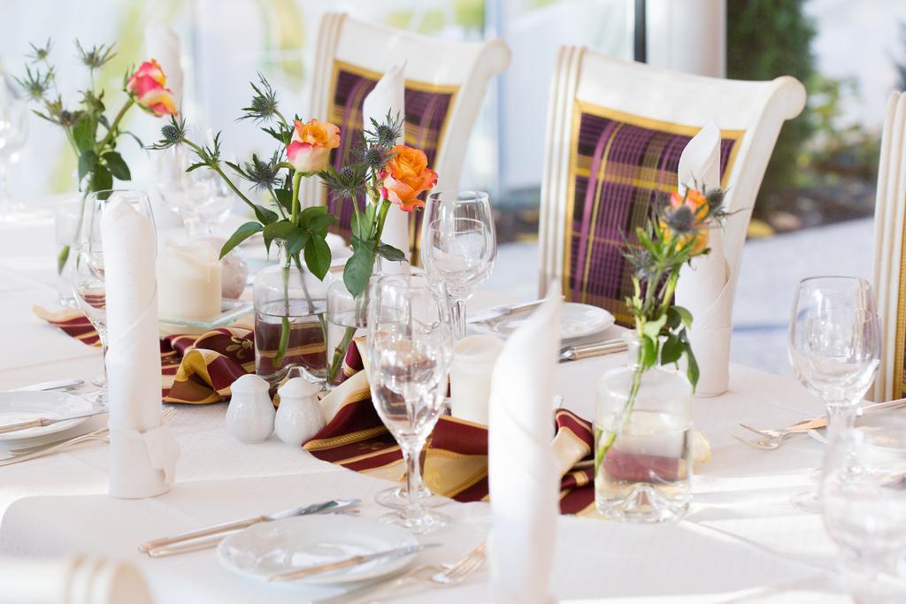 Akzent Hotel Restaurant Altdorfer Hof ไวน์การ์เทิน ภายนอก รูปภาพ