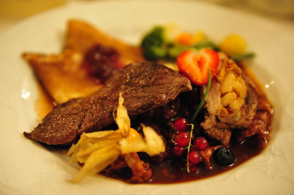 Akzent Hotel Restaurant Altdorfer Hof ไวน์การ์เทิน ภายนอก รูปภาพ