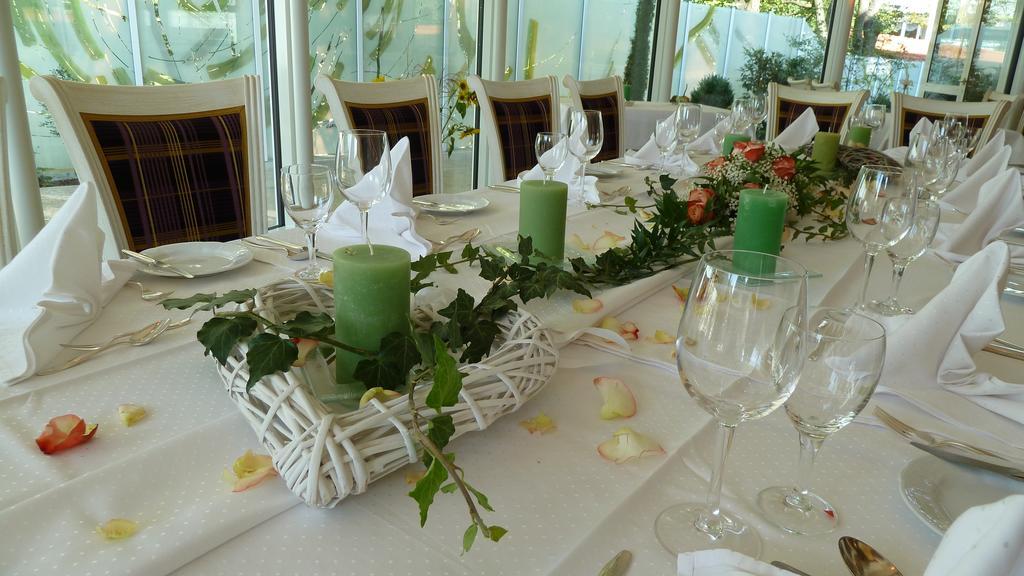Akzent Hotel Restaurant Altdorfer Hof ไวน์การ์เทิน ภายนอก รูปภาพ