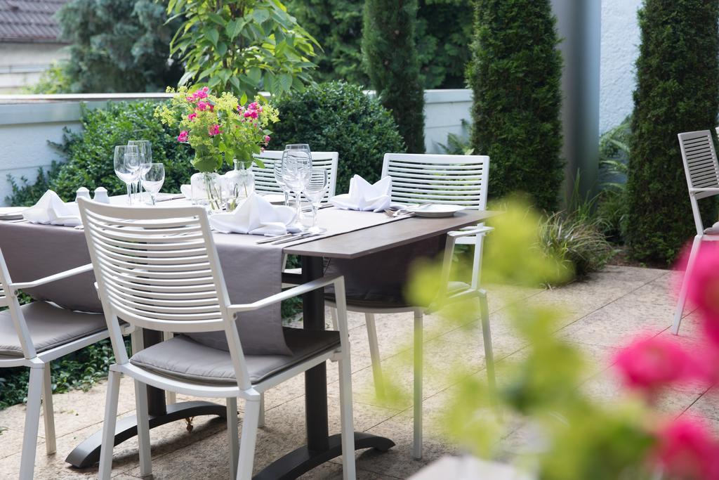 Akzent Hotel Restaurant Altdorfer Hof ไวน์การ์เทิน ภายนอก รูปภาพ