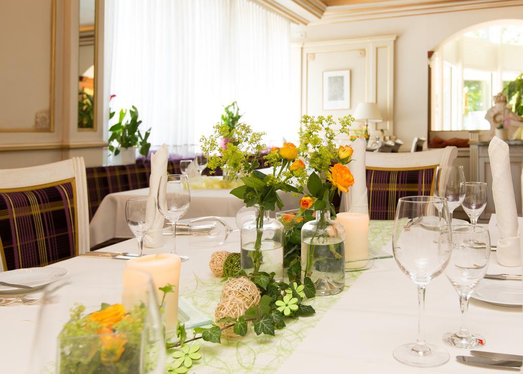 Akzent Hotel Restaurant Altdorfer Hof ไวน์การ์เทิน ภายนอก รูปภาพ