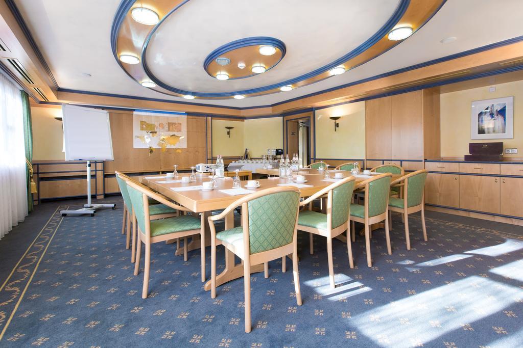 Akzent Hotel Restaurant Altdorfer Hof ไวน์การ์เทิน ภายนอก รูปภาพ