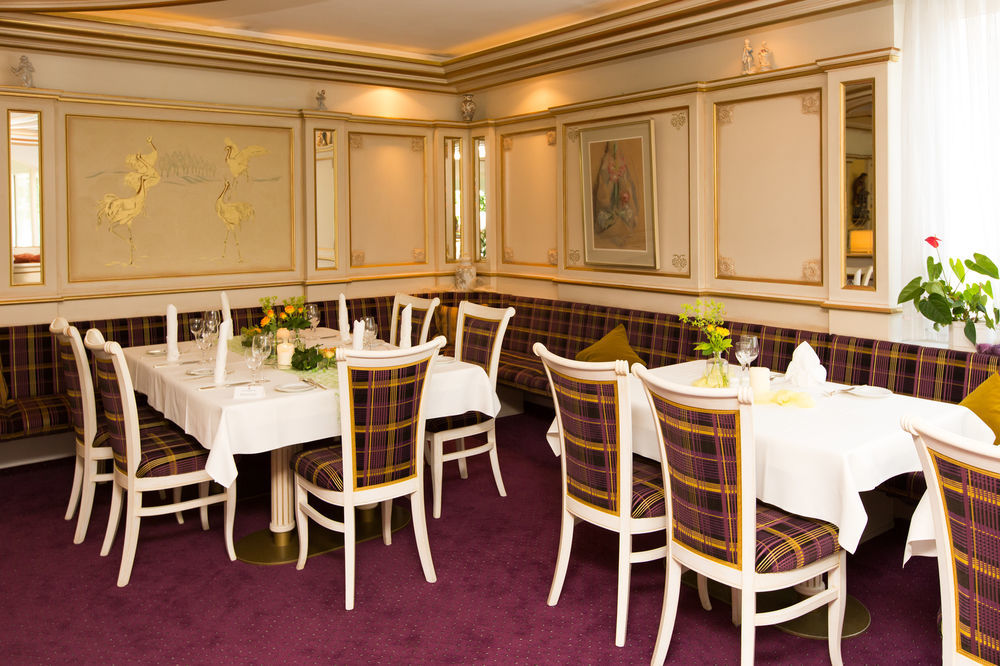 Akzent Hotel Restaurant Altdorfer Hof ไวน์การ์เทิน ภายนอก รูปภาพ