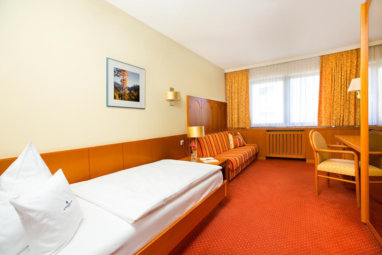 Akzent Hotel Restaurant Altdorfer Hof ไวน์การ์เทิน ภายนอก รูปภาพ