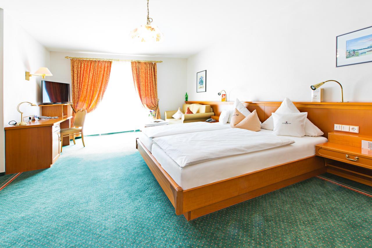 Akzent Hotel Restaurant Altdorfer Hof ไวน์การ์เทิน ภายนอก รูปภาพ