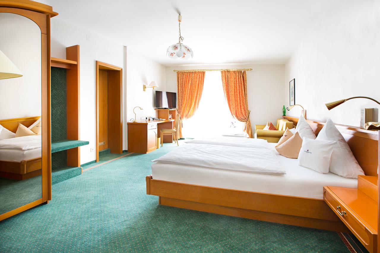 Akzent Hotel Restaurant Altdorfer Hof ไวน์การ์เทิน ภายนอก รูปภาพ