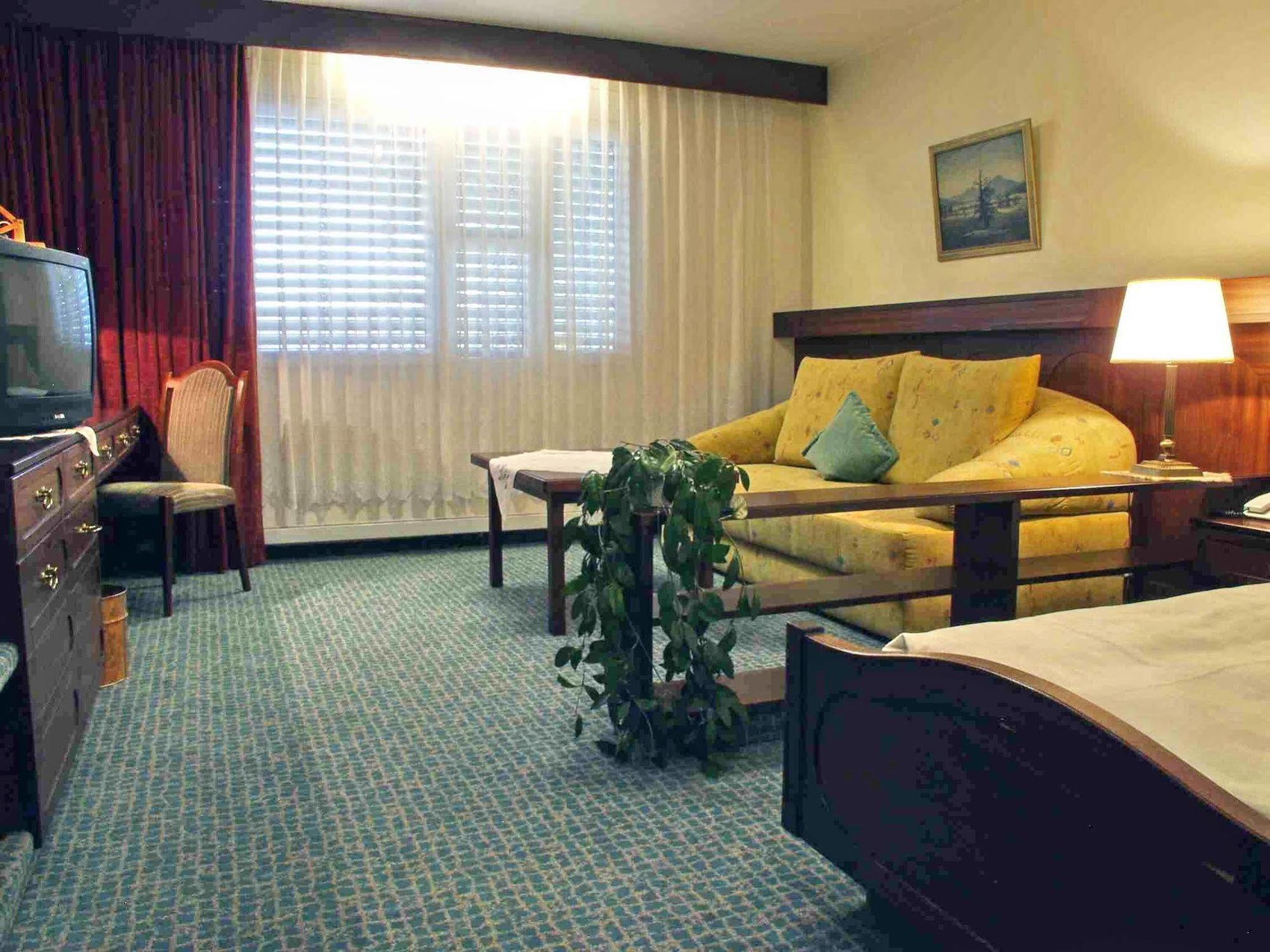Akzent Hotel Restaurant Altdorfer Hof ไวน์การ์เทิน ห้อง รูปภาพ