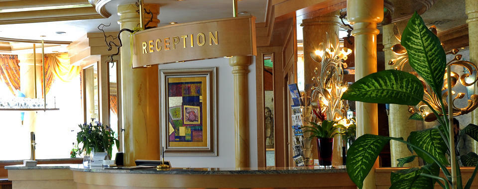 Akzent Hotel Restaurant Altdorfer Hof ไวน์การ์เทิน ภายนอก รูปภาพ