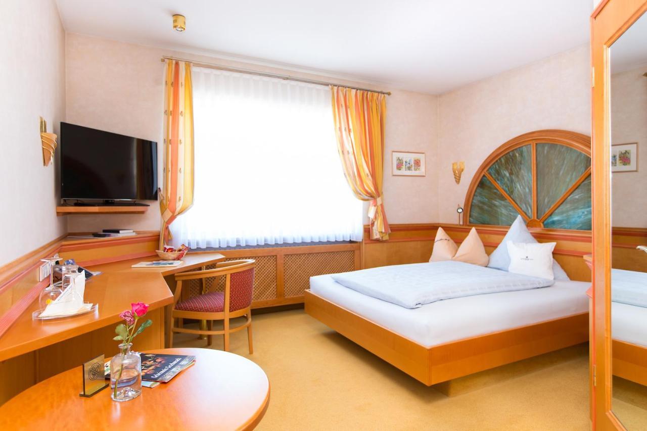 Akzent Hotel Restaurant Altdorfer Hof ไวน์การ์เทิน ภายนอก รูปภาพ